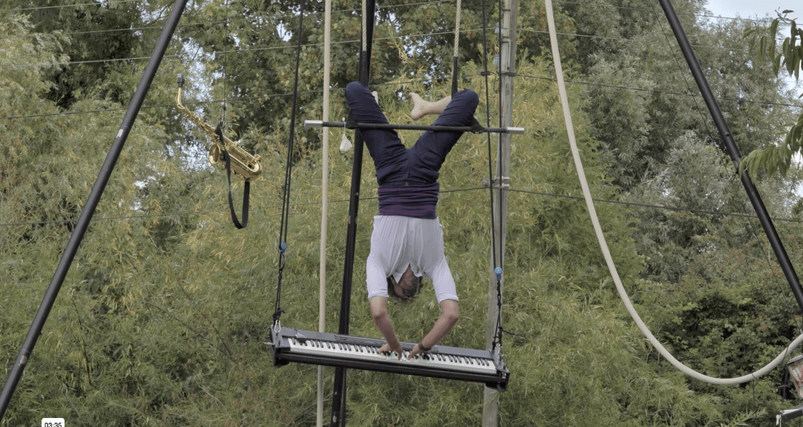 Suspendus dans les airs avec la compagnie Nuvole