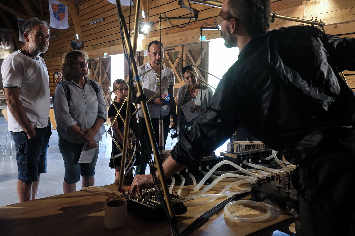 Un instrument-sculpture à la halle médiévale d’Azincourt