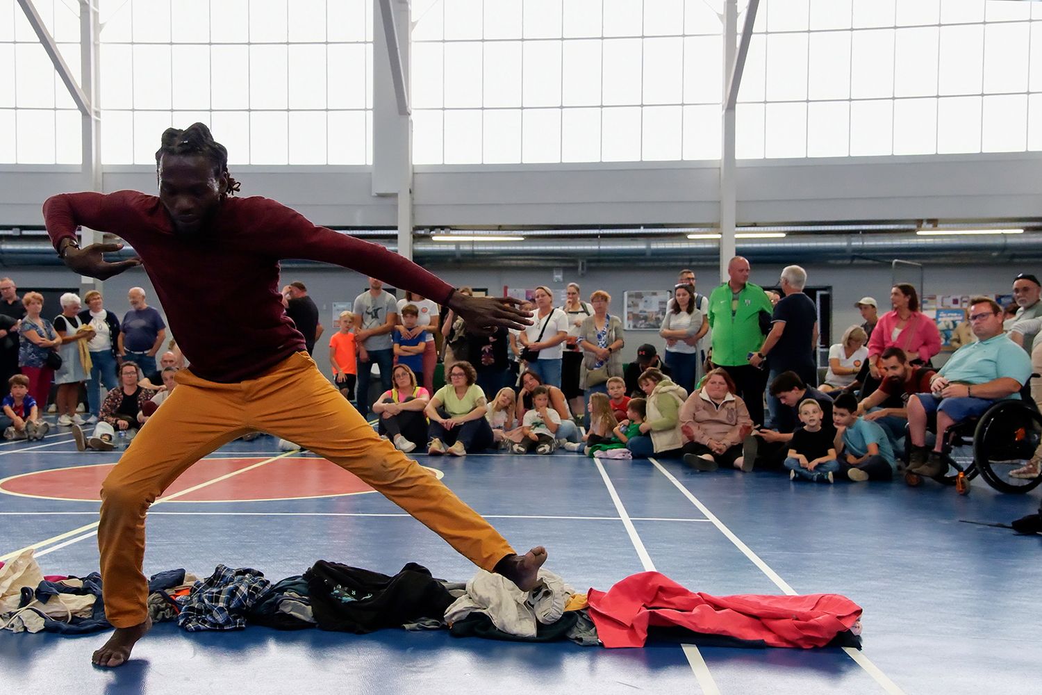 À Aulnoye-Aymeries, la danse comme un récit de traversée avec la compagnie CROSS